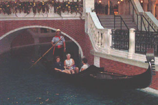 gondola2.jpg - 20034 Bytes
